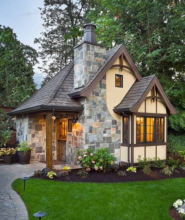 Cottage style tiny house exterior