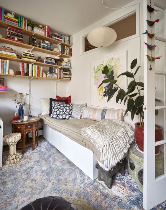 daybed in tiny appartment