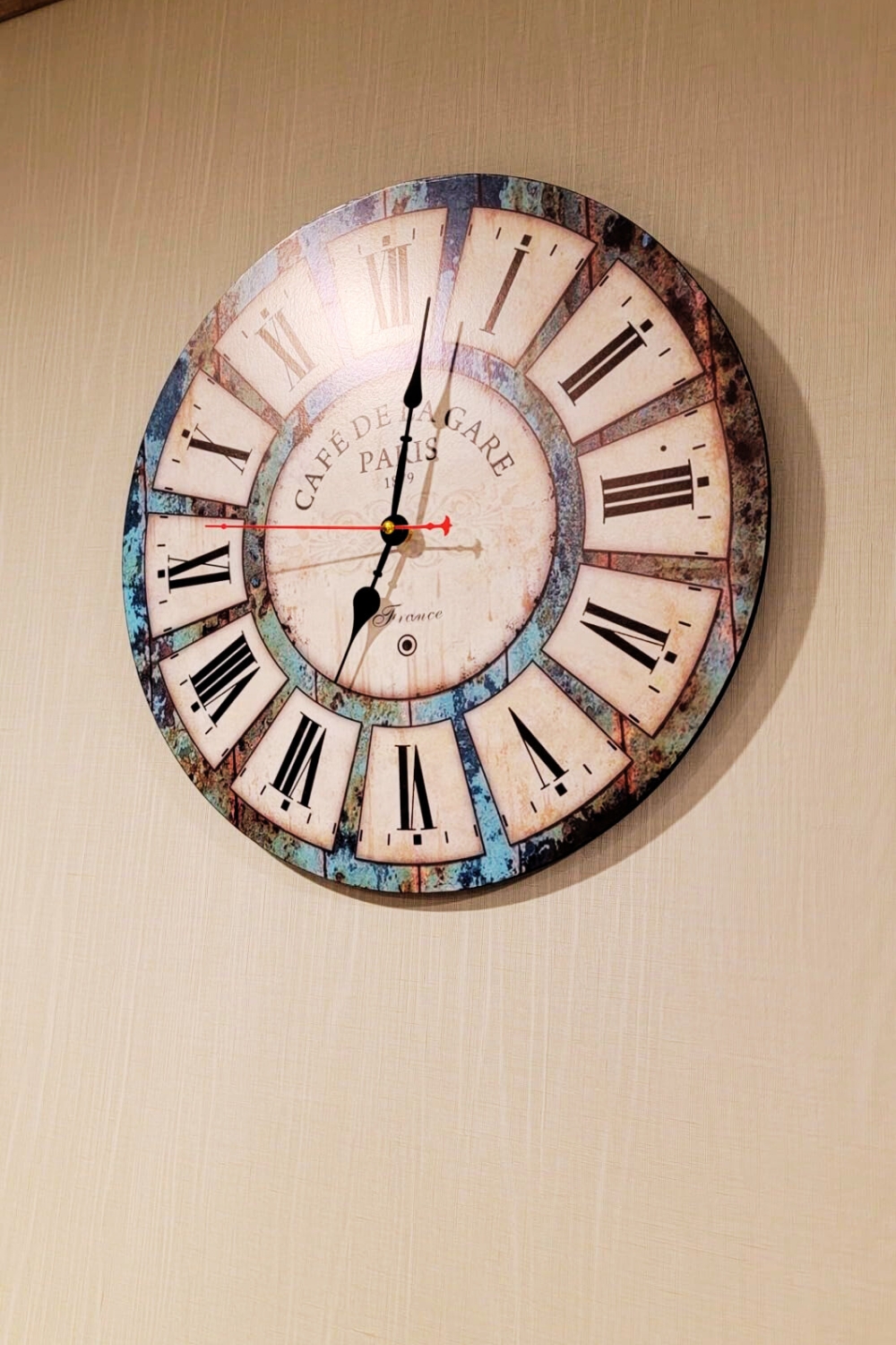 Qukueoy Round Wooden Wall Clock